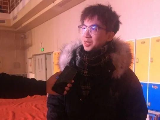 冬天的第二场雪和今晚的校园歌手大赛更配噢~