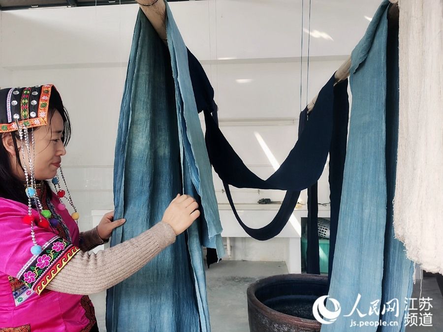 艾蓝|探访南通艾蓝染色技艺制作:白布秒变"山水画"