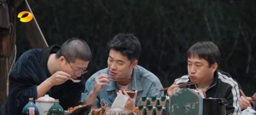 黄老师|《向往5》黄磊厨艺遭质疑，那英一番话撕开遮羞布，何炅顿时尴尬