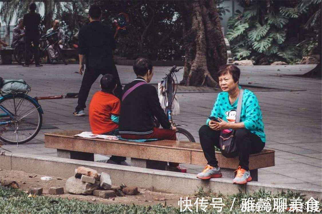 年轻|宝妈在家办公,婆婆看不下去:在家不带孩子,只忙工作像什么样子