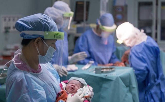 当妈|超过40岁才生娃的女性,是一种怎样的当妈体验?听听过来人的讲述