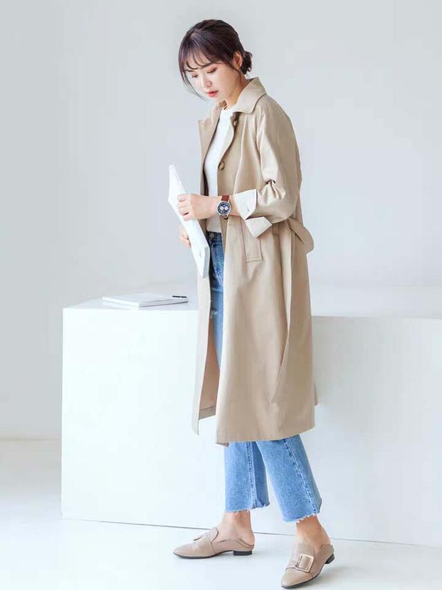 一脚蹬 今秋少穿高跟鞋!现最流行“一脚蹬”配风衣,比高跟鞋有气场