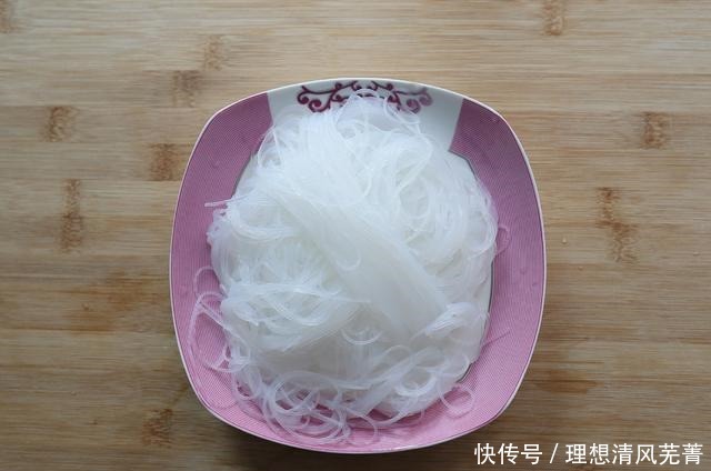 天冷后,我家就爱吃这菜,热气腾腾端上桌,吃完全身暖和和的