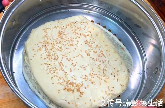 面食|烙饼时，有人烫面，有人抹油，其实都不对，教你正确做法，太香了