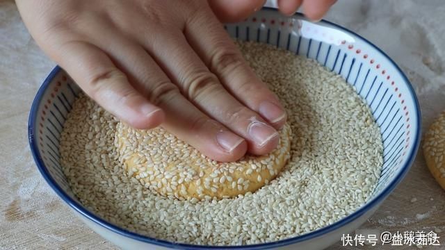 红薯这吃法太香了，老做法教会你，春节家宴做一锅，端上桌就扫光