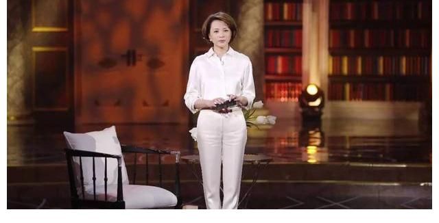 央视主持齐聚上海,“一姐”董卿压轴出场发言,撒贝宁犀利点评