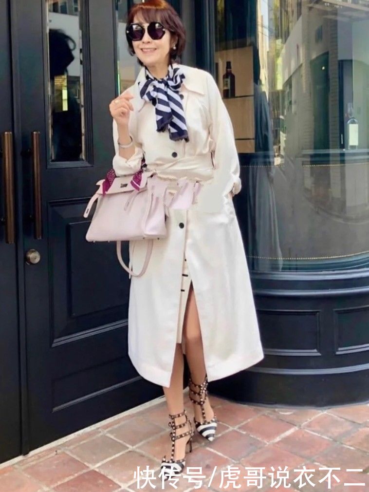 女人年过50穿衣要体面,瞧日本贵妇姐姐的搭配,优雅时尚又显贵