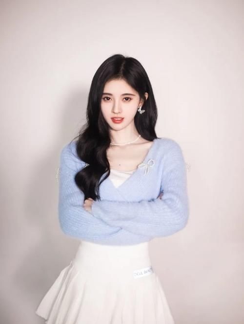 鞠婧祎 告别假发片,赵露思同款“头包脸”发型超显瘦!