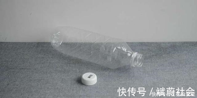 塑料瓶别扔了,小伙在瓶子上打两小洞,改造成打气筒,省钱又省心