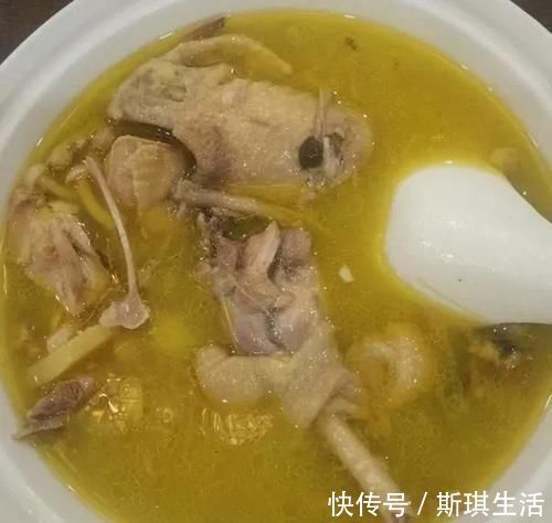 香味|清炖鸡汤,牢记“多放1干4不放”的诀窍,鸡香味浓郁,无腥味!