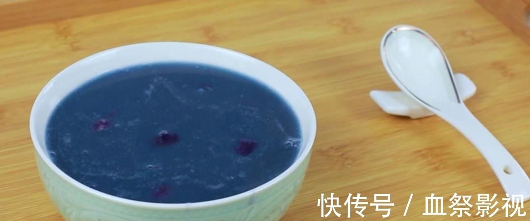 大米熬成蓝色引丈夫吐槽，蓝色的大米粥有没有毒？真相揭晓