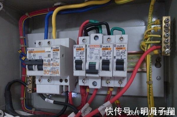 电工|水电改造电工这样接线简直害人,你家有这种情况让他立马走人