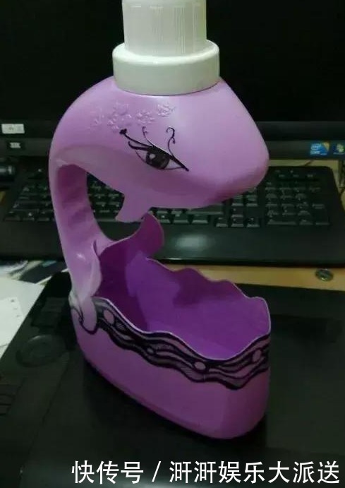 洗衣液|家中用完的“洗衣液桶”别丢了,剪上2刀,秒变养花神器,太美了