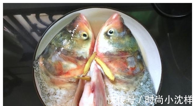 家常|剁椒鱼头的家常做法,加这两步,鱼头香辣鲜美无腥味