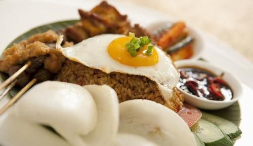 虾片一炸就变大，好奇是用什么做的？这原料厨房都不缺