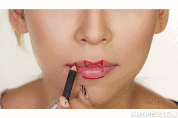 散粉|女人再忙也要记住:出门化淡妆!教你7个正确步骤,简单又好看