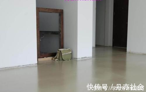 乐意|地面不要铺瓷砖和木地板了,聪明人更乐意装这种代替,省钱还实用!