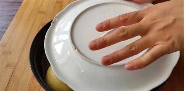 搅拌|玉米面是一种新的吃法。当你用开水搅拌筷子时,你将吃不到其中的三个