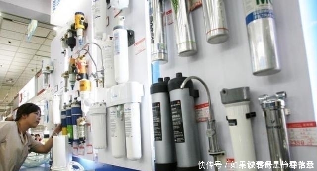 净水器|央视曝光“毒水”,看着干净但金属超标,很多父母还坚持让孩子喝