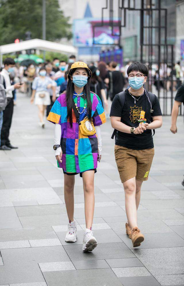 时尚其实非常简单,用对了撞色搭配,再也不用担心不够时髦