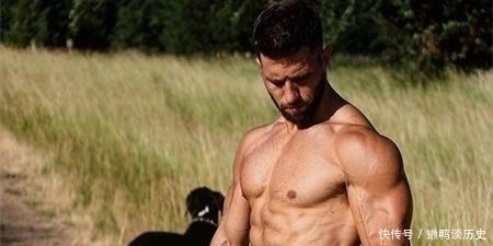 巨兽|176斤健身“巨兽”，13年坚持历练，腿部肌肉异常发达