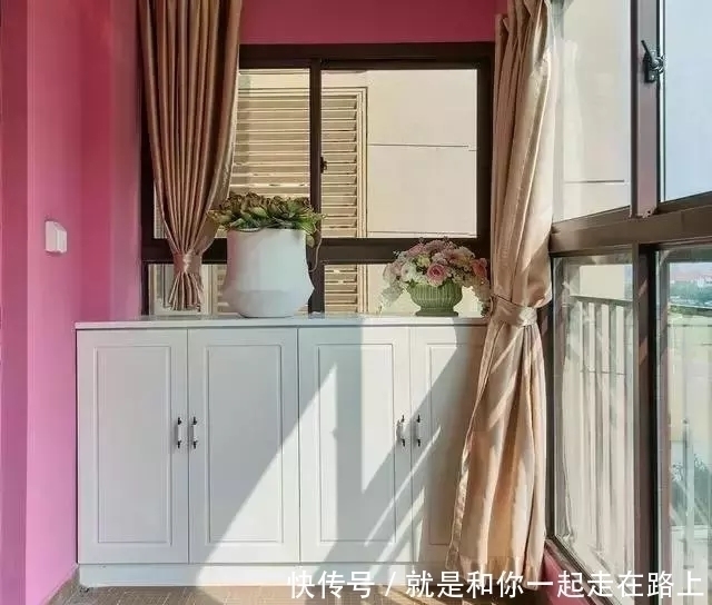 阳台上|记住了，阳台这样装修，不仅能晾晒衣服还能多出一间房