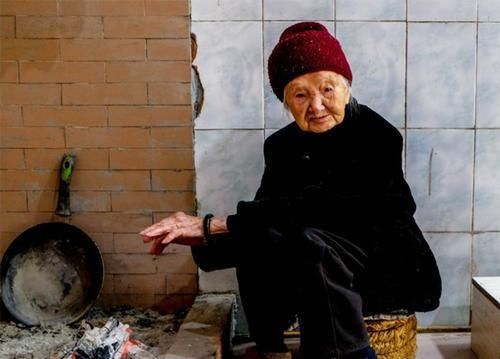 長(zhǎng)壽|長(zhǎng)壽的人普遍有5個(gè)“特點(diǎn)”,若占2個(gè)以上,恭喜你是“長(zhǎng)壽體質(zhì)”