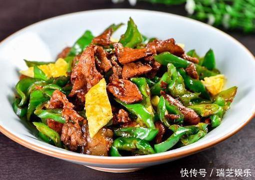 饭店大厨炒肉时,用到3个小技巧,炒出来的肉又香又嫩,很入味