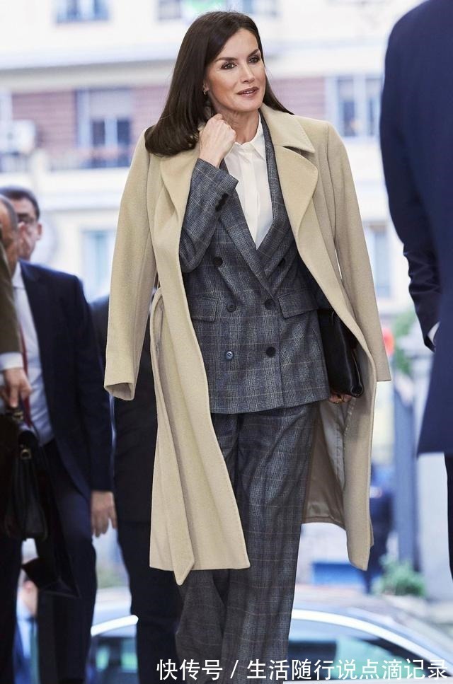 穿搭 降温怎么穿搭西班牙王后抗冻有一套,时尚并不意味着一定露腿!