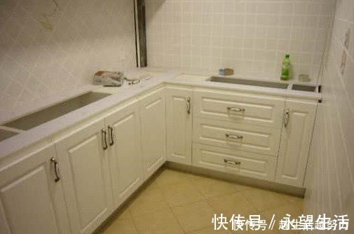 装修|装橱柜时记得要多装这个小东西，防潮又牢固，用20年也不怕坏！