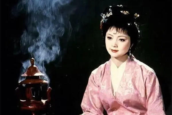 贾宝玉!贾宝玉3次闻到的香气,有多毒?秦可卿、宝钗、黛玉:落入薄命司