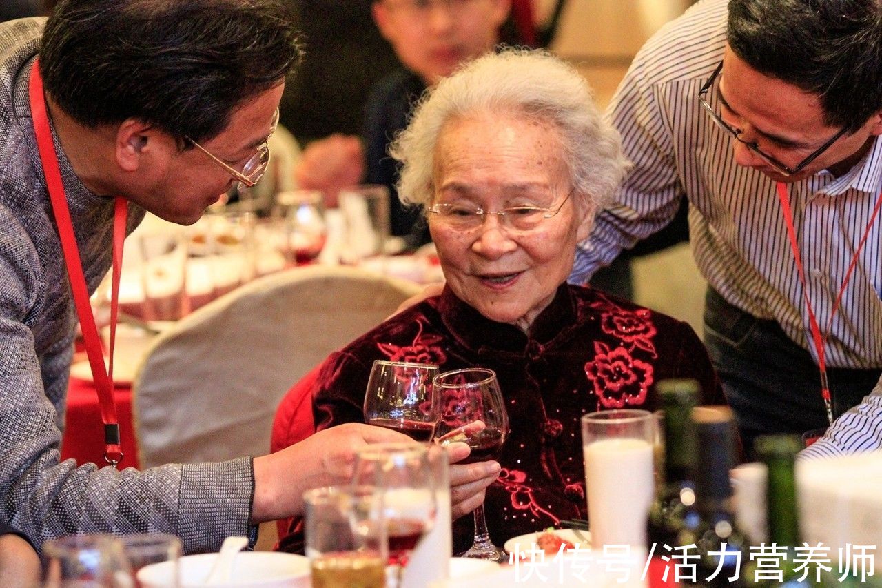 高血压|夫妻先后患高血压，难道慢性病可以传染？医生表示：与饮食有关