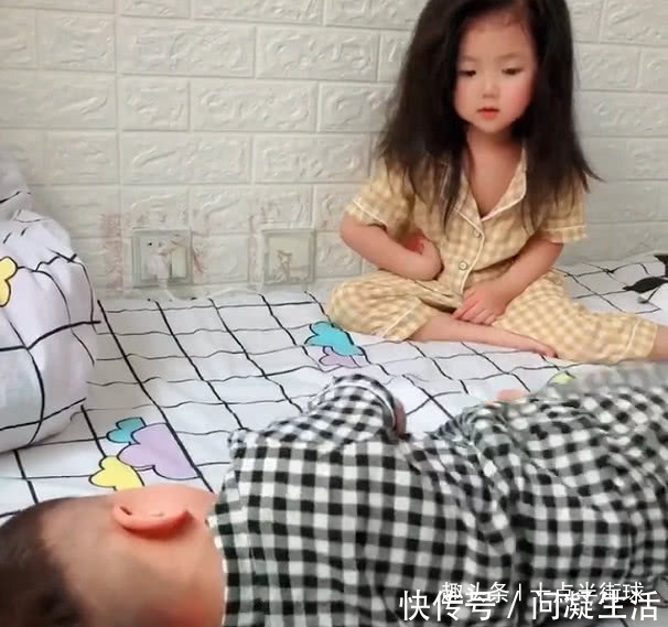 弟弟|“超霸道姐姐”欺负弟弟火了,最后魔性的笑声示意打弟弟要趁早