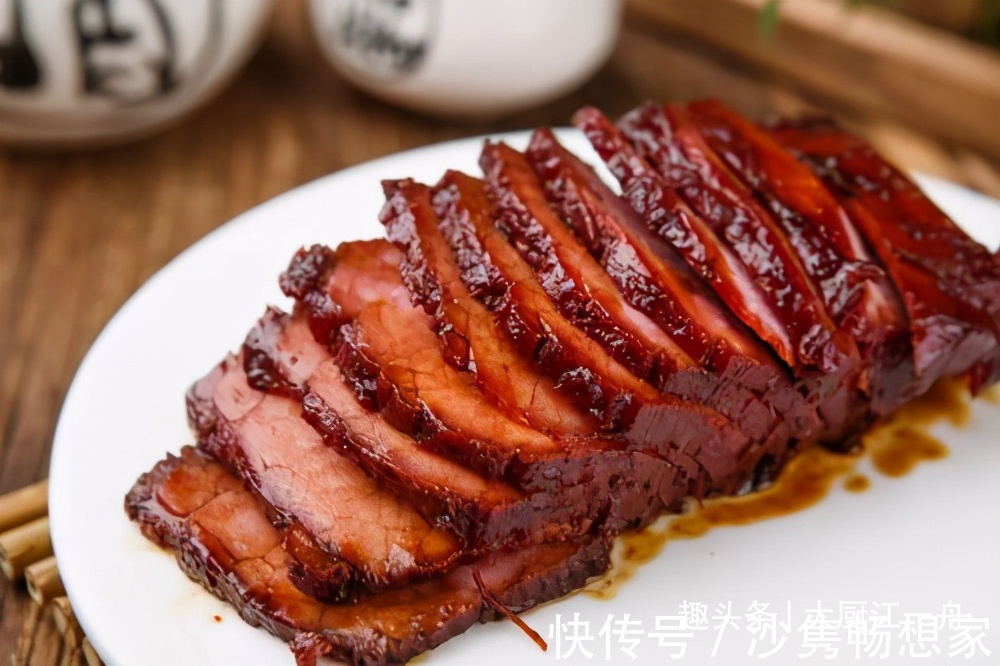 牛腱子肉|过年在家卤牛肉,牢记这个详细配方,牛肉五香浓郁,怎么切都不散