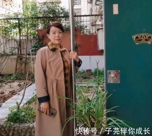 悦悦|田静抱小外甥,悦悦一句话很经典:自己孩子不哄,光抱别人的孩子