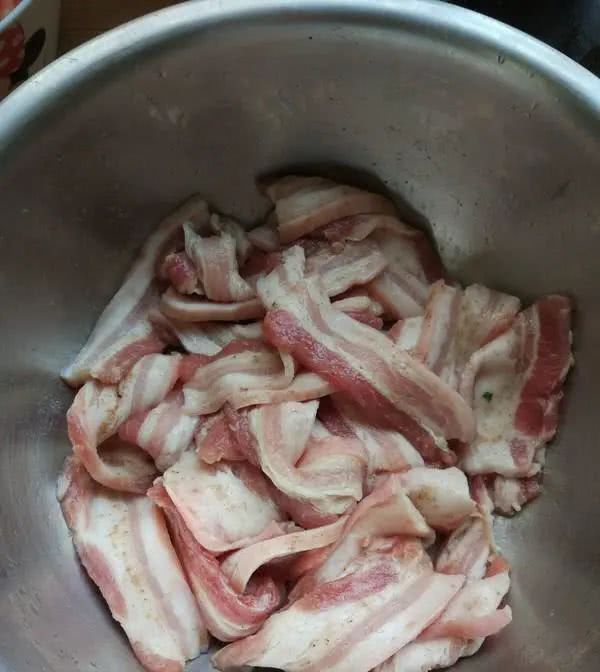 地方|做了二十多年酥肉的父亲,教我怎样做酥肉,才能保证香脆可口