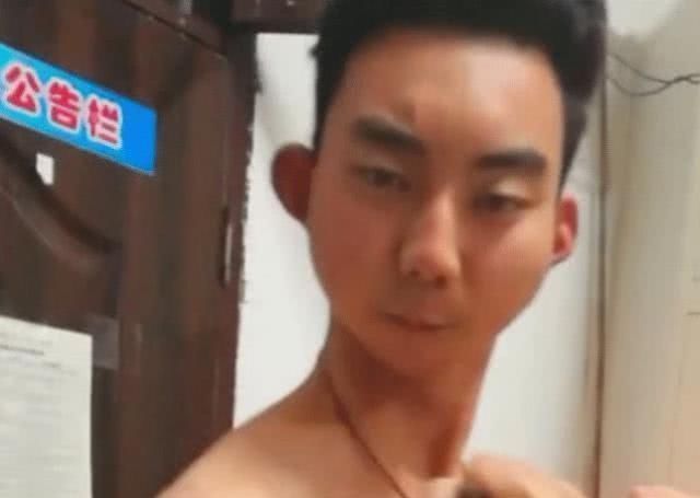 前提|“肌肉男生受欢迎，前提得是你不丑，长得像土拨鼠就别健身了”