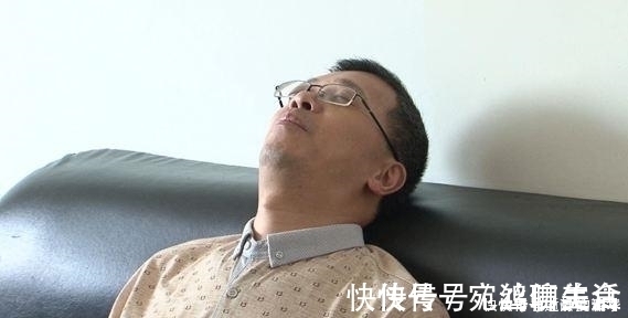 症状|血液粘稠的人，晨起后往往会有3个症状，如果你有要多喝1种水