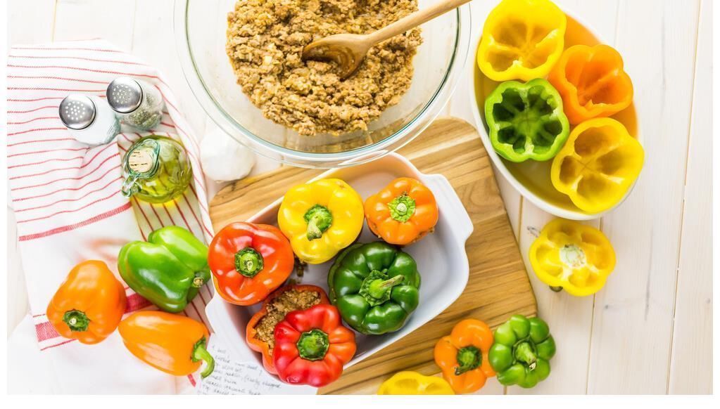 68岁骨科医生研究骨质疏松40年,建议:3种食物少吃,远离骨质疏松