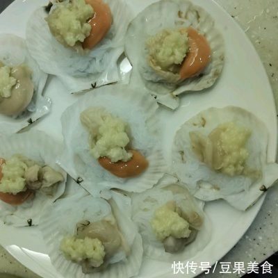 勺油|「鱼小厨：蒸」超简单大菜-蒜蓉粉丝蒸扇贝