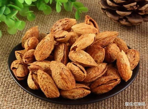 这种坚果或在偷偷“堵塞”你的血管，要提醒家人尽量少吃