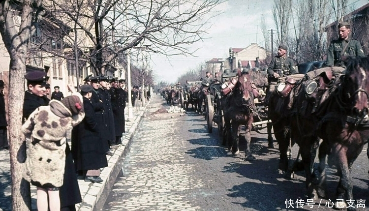 保加利亚|14张二战珍贵彩照:保加利亚农村姑娘欢迎德军兵哥哥