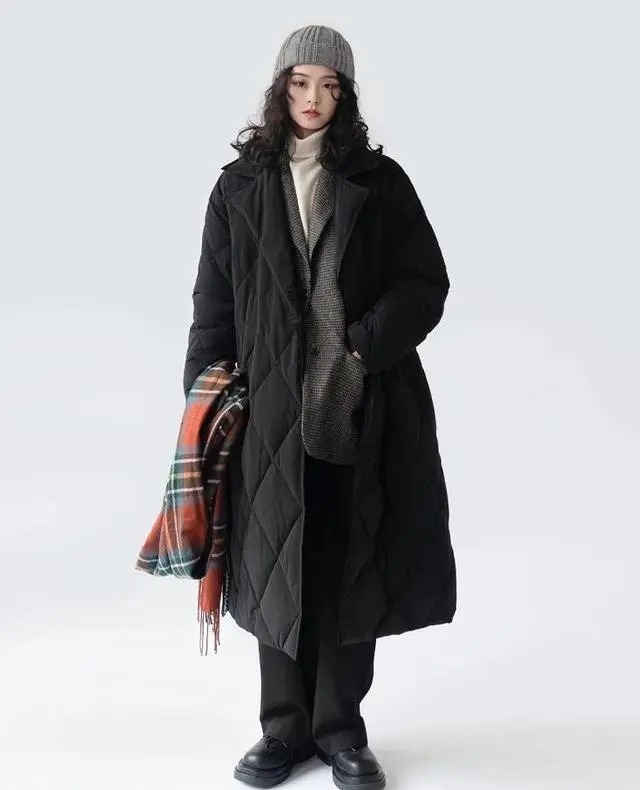长款|人手一件的黑色长款羽绒服,冬季要怎么穿才不沉闷,更出众?