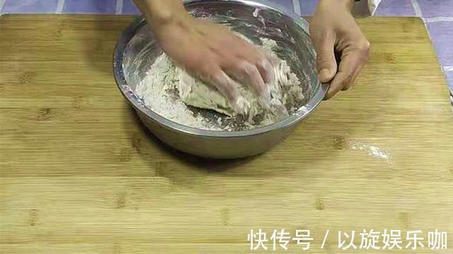 好吃|面点师教你发面馅饼做法,软香好吃,孩子抢着吃