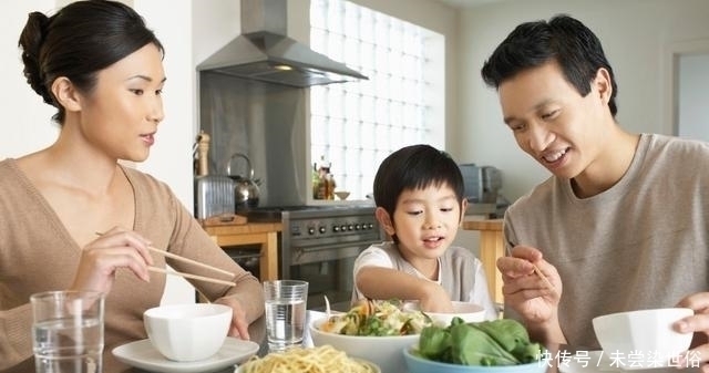 医生|10岁男孩患肠癌,这三类食物进“黑名单”,医生建议别给孩子吃