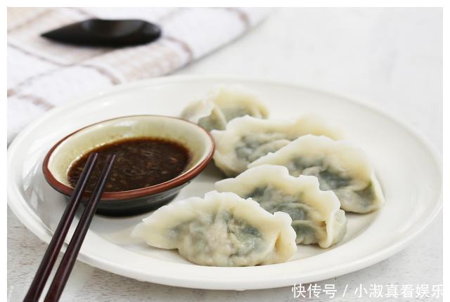 包韭菜馅饺子,直接拌是大错特错,很多人搞错,饺子不鲜也不香