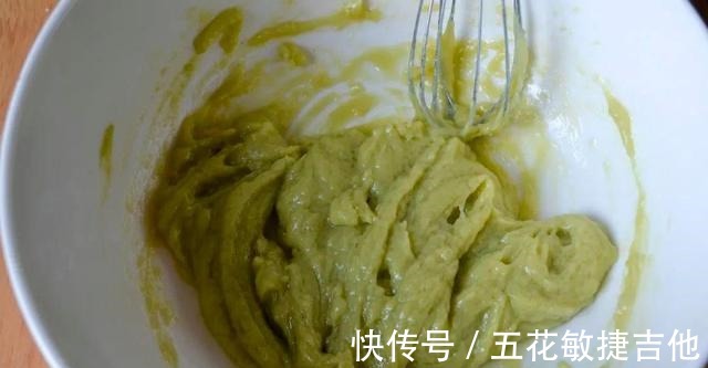 白醋|烘焙新手也能1遍成功的简易版抹茶蛋糕,步骤详细,做法超级简单!