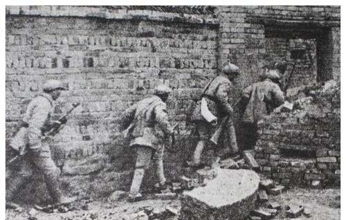 职务|按照职务资历，此司令仅授少将，老战友们力荐，将他抬成中将