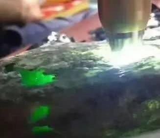 a771|在朋友店里小百捡漏的小石头,切开后让他欲哭无泪?