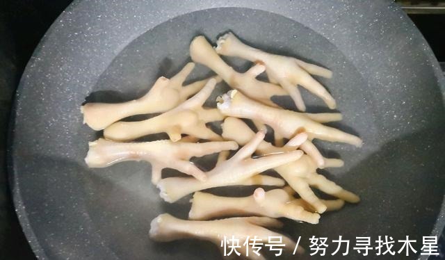卤鸡脚|自己在家做卤鸡脚，Q弹可口，制作简单又好吃！